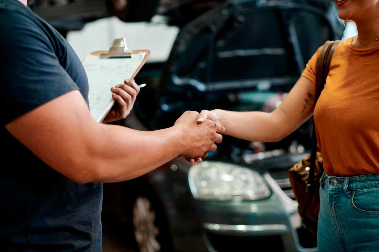 Tu taller de chapa y pintura en Badalona Atención personalizada y garantía en cada reparación 