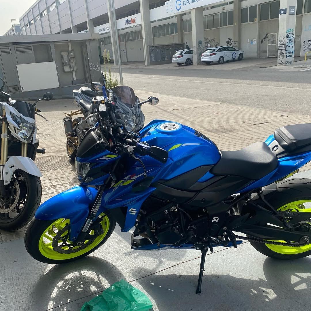 Tu taller de chapa y pintura en Badalona Atención personalizada y garantía en cada reparación 