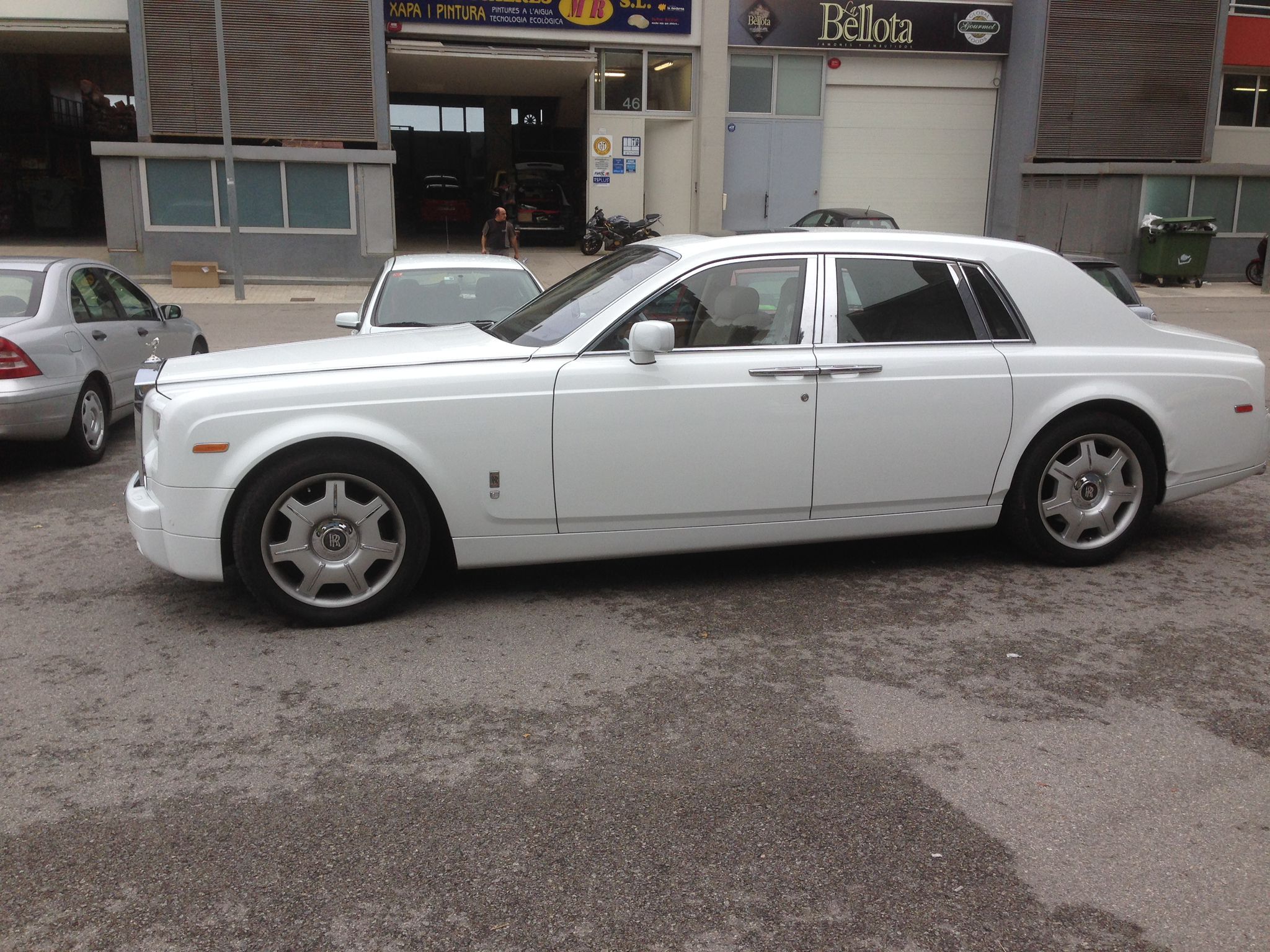 Tu taller de chapa y pintura en Badalona Atención personalizada y garantía en cada reparación 