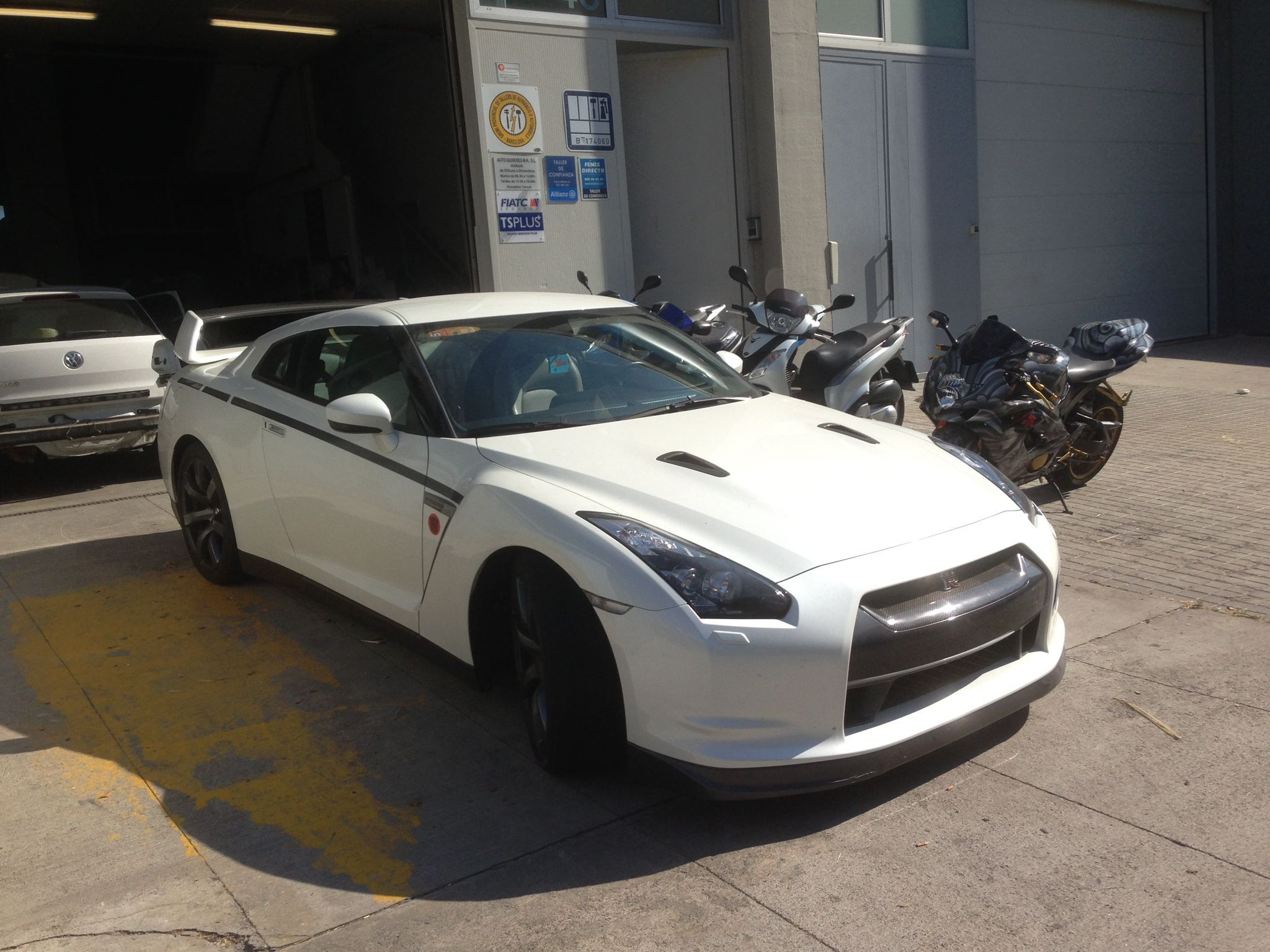 Tu taller de chapa y pintura en Badalona Reparaciones de carrocería con precisión y experiencia 