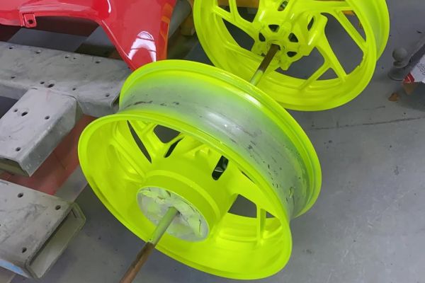 Pintado y reparación de llantas